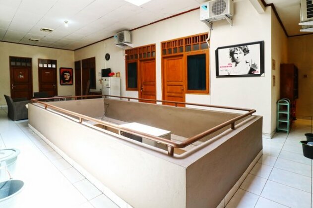 Premium Senen Guesthouse - Photo2