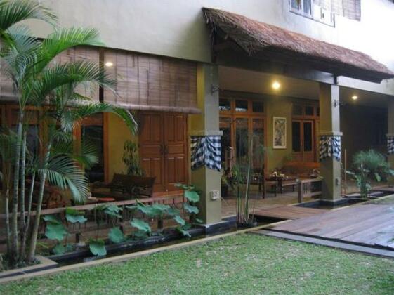 R Residence Jakarta