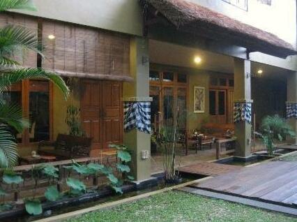 R Residence Jakarta - Photo4