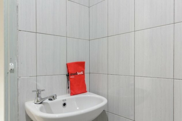 RedDoorz @ Cipete Raya - Photo4