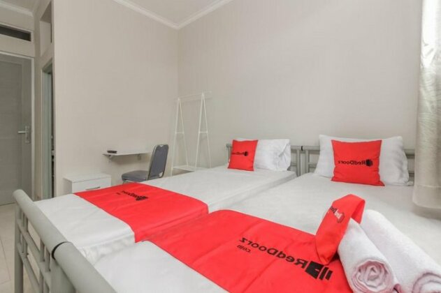 RedDoorz @ Cipete Raya - Photo5