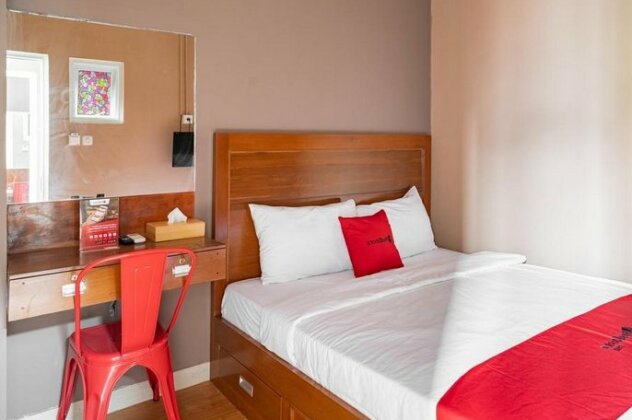 RedDoorz Hostel near LTC Glodok - Photo3