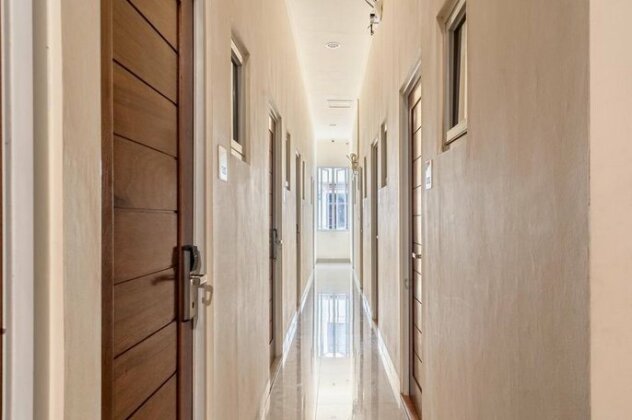RedDoorz Hostel near LTC Glodok - Photo4