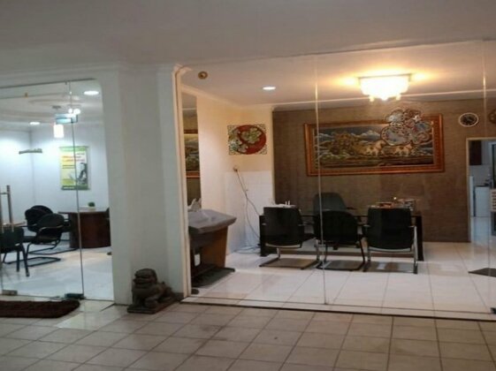 RedDoorz Hostel @ Taman Palem Cengkareng - Photo4