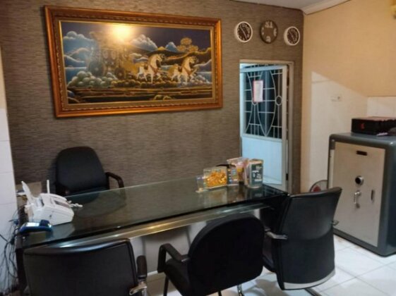 RedDoorz Hostel @ Taman Palem Cengkareng - Photo5