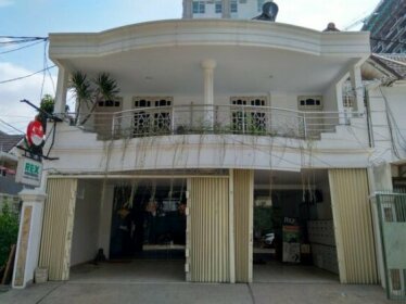 RedDoorz Hostel @ Taman Palem Cengkareng