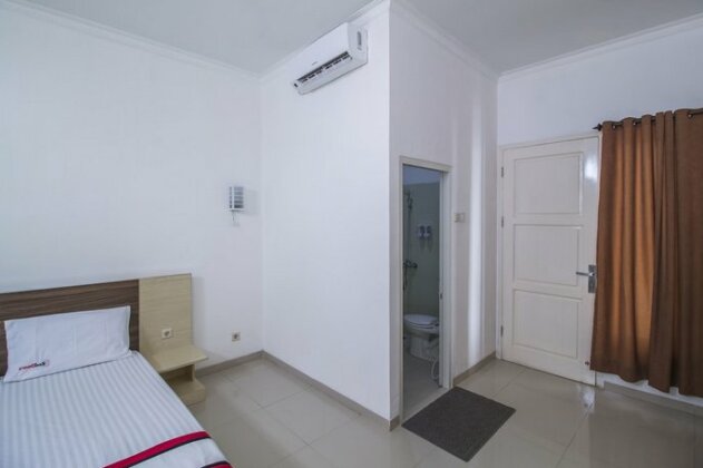 RedDoorz @ Jatiwaringin - Photo4
