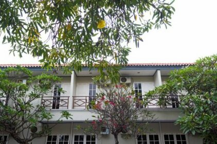 RedDoorz @ Karet Genteng Ijo