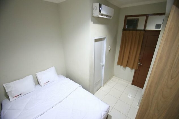 RedDoorz Karet Pedurenan - Photo2