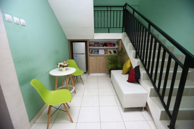 RedDoorz Karet Pedurenan - Photo5