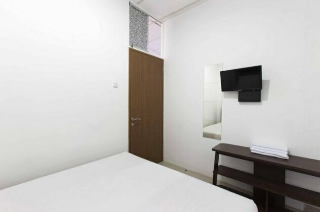 RedDoorz @ Kemanggisan - Photo4