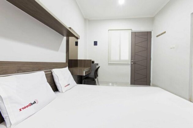 RedDoorz @ Kramat 2 - Photo5
