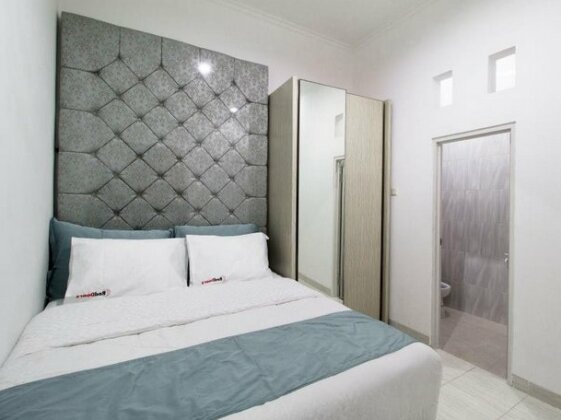 RedDoorz @ Mampang 7 - Photo4