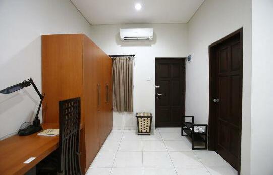 RedDoorz @ Menteng - Photo4