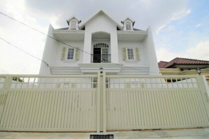 RedDoorz @ Meruya Selatan