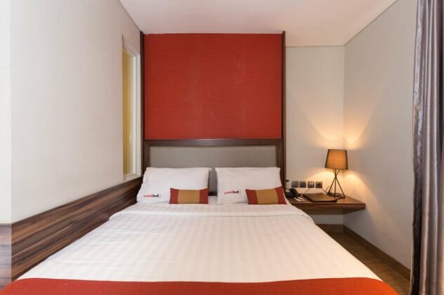 RedDoorz near Blok M - Photo3