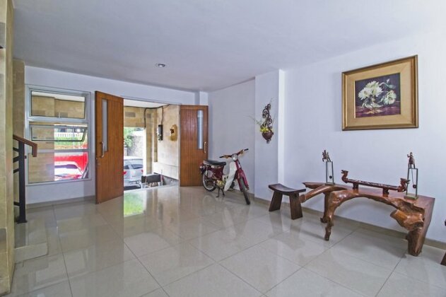 RedDoorz Near Cilandak Town Square - Photo2