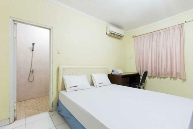 RedDoorz near Harmoni - Photo3
