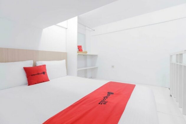 RedDoorz near Hayam Wuruk - Photo2