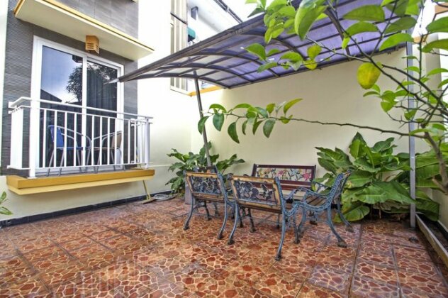RedDoorz near ITC Kuningan - Photo2