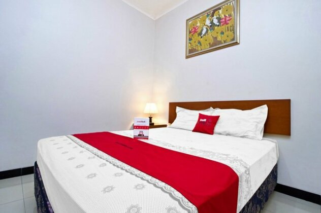 RedDoorz near ITC Kuningan - Photo5