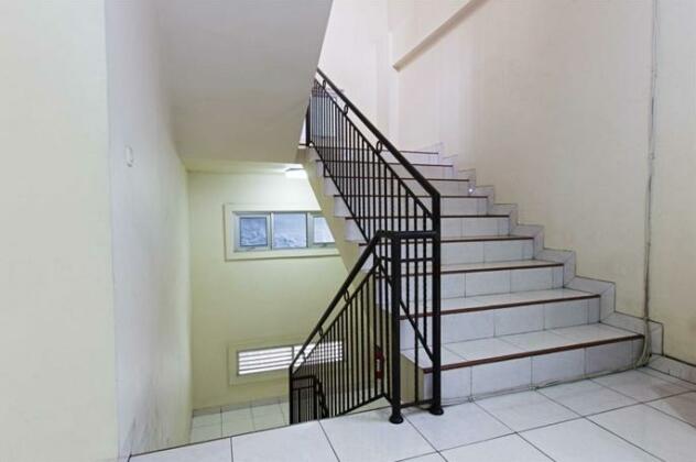 RedDoorz @ Near Mall Taman Anggrek - Photo2