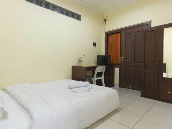 RedDoorz @ Near Mall Taman Anggrek - Photo5
