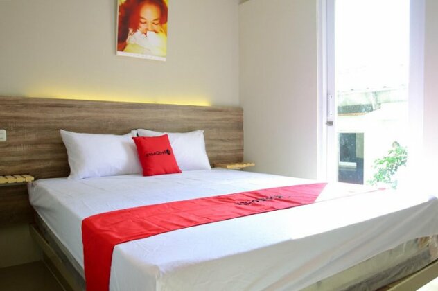 RedDoorz near Mangga Dua Square - Photo2