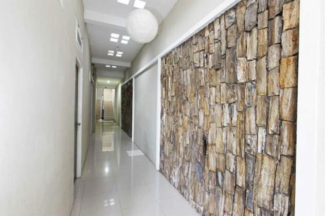 RedDoorz Near Manggarai Station - Photo3