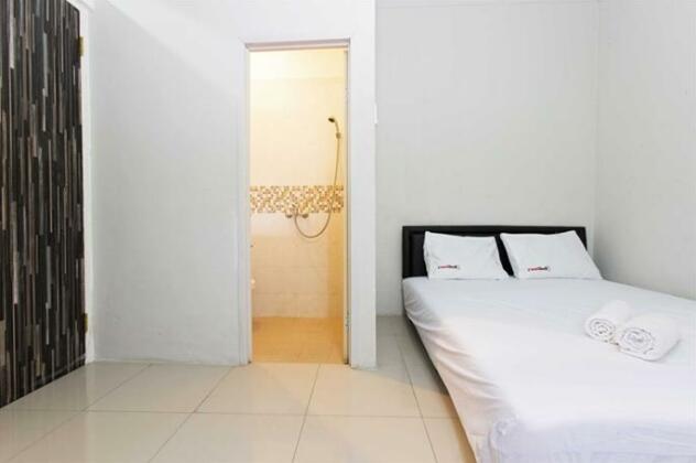 RedDoorz Near Manggarai Station - Photo5