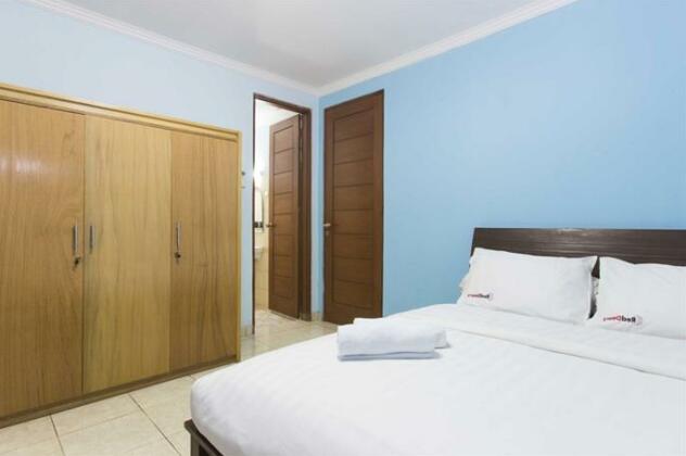 RedDoorz near Pasar Santa - Photo4