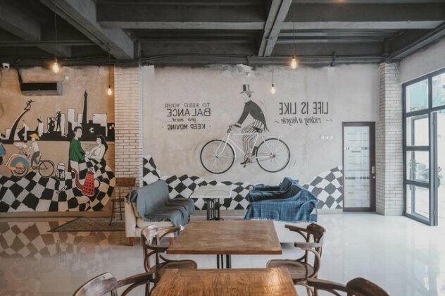RedDoorz near Plaza Atrium Senen - Photo2
