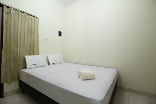 RedDoorz near Pulogadung - Photo3