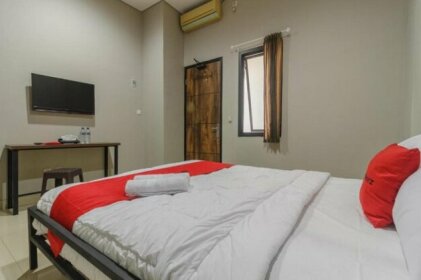 RedDoorz near Puri Indah Mall