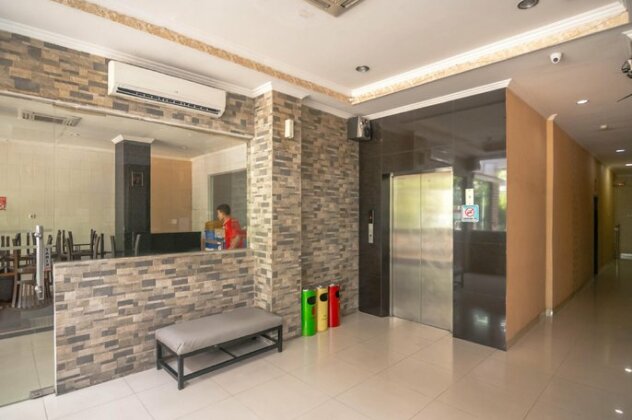 RedDoorz near RS Husada - Photo3