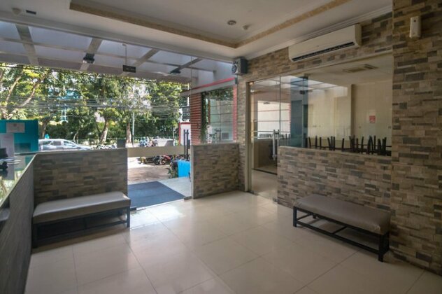 RedDoorz near RS Husada - Photo4