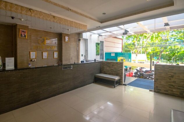 RedDoorz near RS Husada - Photo5