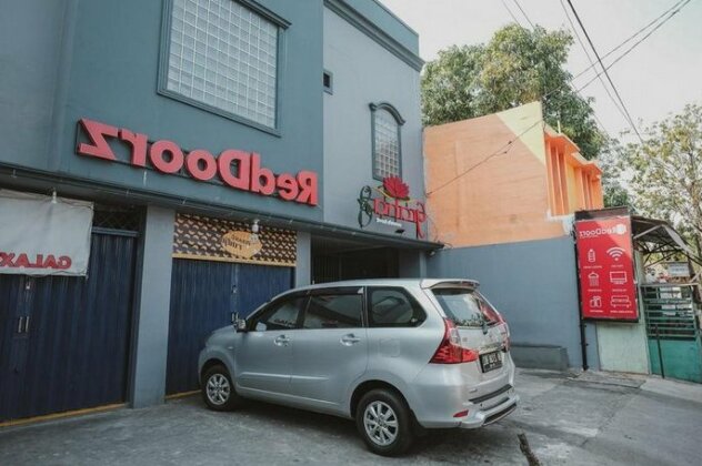 RedDoorz near RSUD Koja