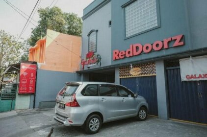 RedDoorz near RSUD Koja