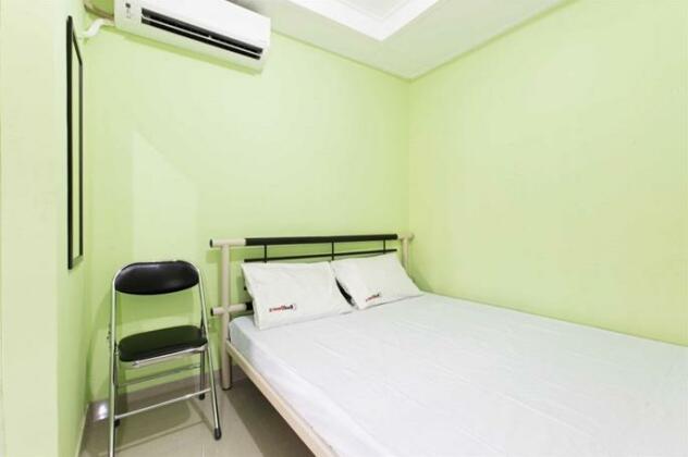 RedDoorz near Senen Station - Photo4