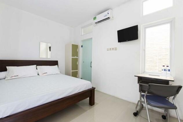 RedDoorz near Sudirman Station - Photo2