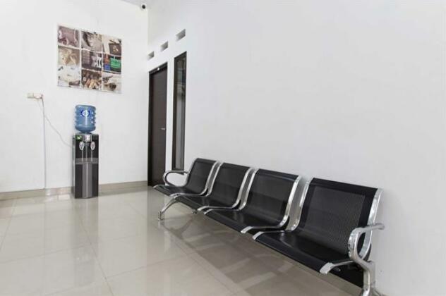 RedDoorz near Sudirman Station - Photo4