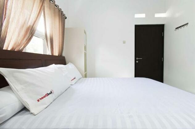 RedDoorz near Sudirman Station - Photo5