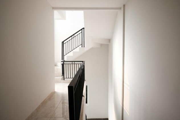 RedDoorz near Taman Palem - Photo4