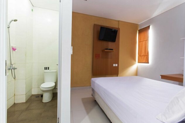 RedDoorz Near Thamrin City - Photo5