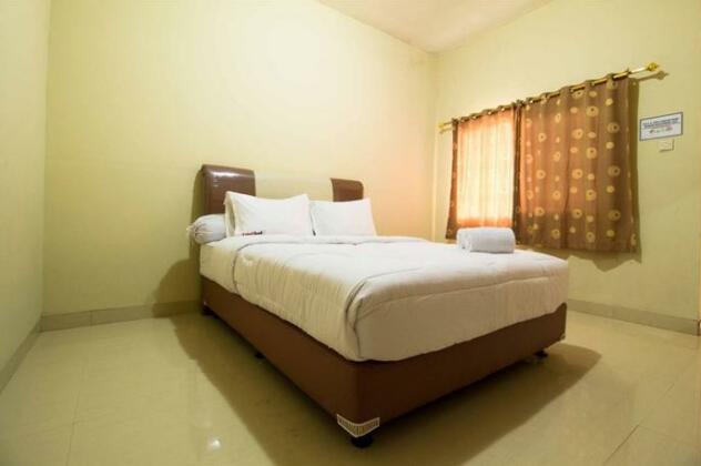 RedDoorz near TMII - Photo5