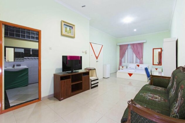 RedDoorz near TMP Kalibata - Photo4