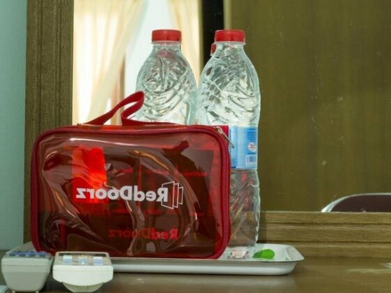 RedDoorz Near WTC Sudirman - Photo2