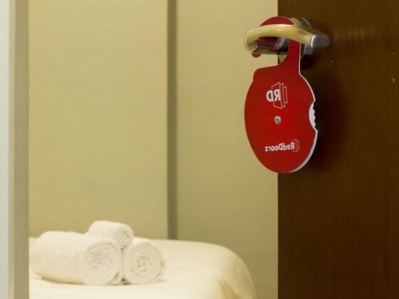 RedDoorz Near WTC Sudirman - Photo4