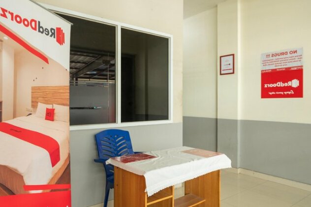 RedDoorz @ Pasar Baru 2 - Photo3
